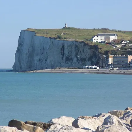 Caprices De Avec Grand Balcon Et Vue A 300 M Plage, Apercu Mer, Lit Queen Size, Les Bains Le Treport , Petit Dejeuner En Option, 2 Velos Fournis Mers-les-Bains