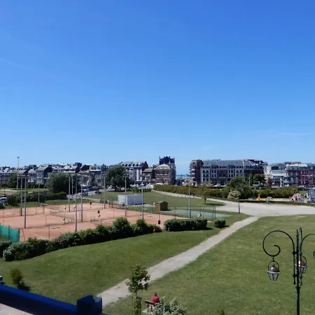 Caprices De Avec Grand Balcon Et Vue A 300 M Plage, Apercu Mer, Lit Queen Size, Les Bains Le Treport , Petit Dejeuner En Option, 2 Velos Fournis Mers-les-Bains