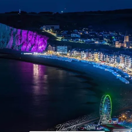 Caprices De Avec Grand Balcon Et Vue A 300 M Plage, Apercu Mer, Lit Queen Size, Les Bains Le Treport , Petit Dejeuner En Option, 2 Velos Fournis Mers-les-Bains