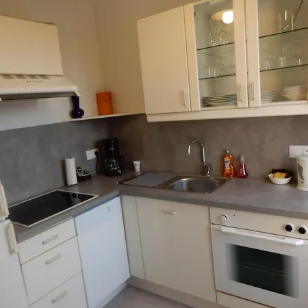 Avec Grand Balcon Et Vue à 300 M Plage, Lit Queen Size Appartement