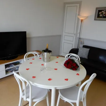 Appartement Avec Grand Balcon Et Vue à 300 M Plage, Lit Queen Size