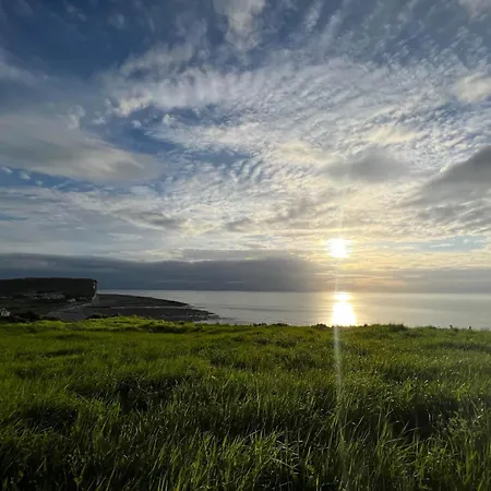 Avec Grand Balcon Et Vue à 300 M Plage, Lit Queen Size Appartement